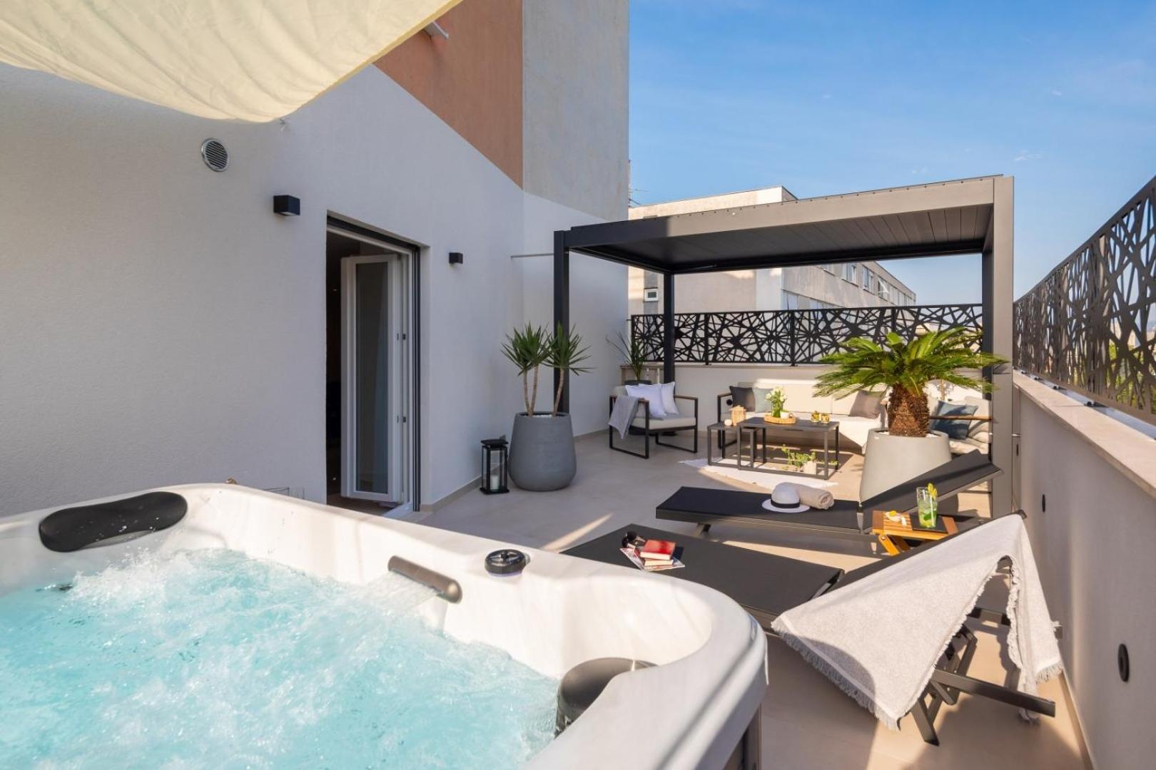 Luxury Apartment Silvery In Split Center With Jacuzzi, Sauna And Parking Dış mekan fotoğraf