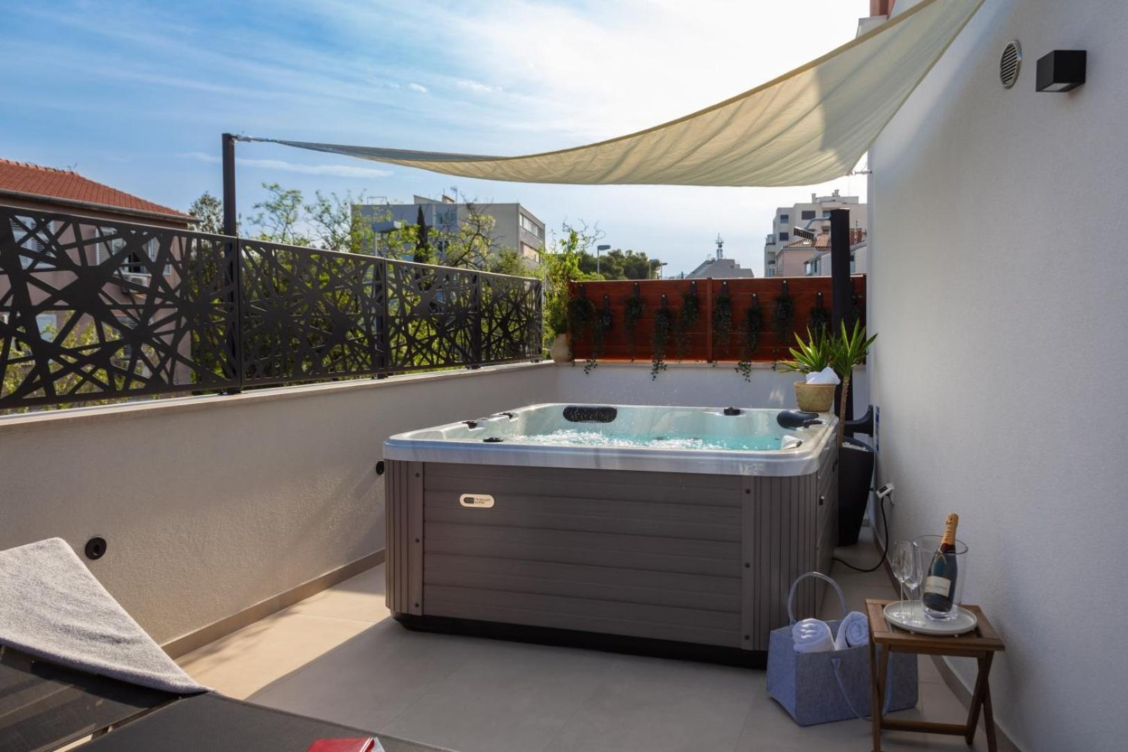 Luxury Apartment Silvery In Split Center With Jacuzzi, Sauna And Parking Dış mekan fotoğraf