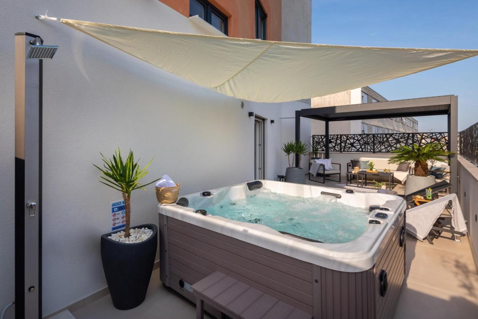 Luxury Apartment Silvery In Split Center With Jacuzzi, Sauna And Parking Dış mekan fotoğraf